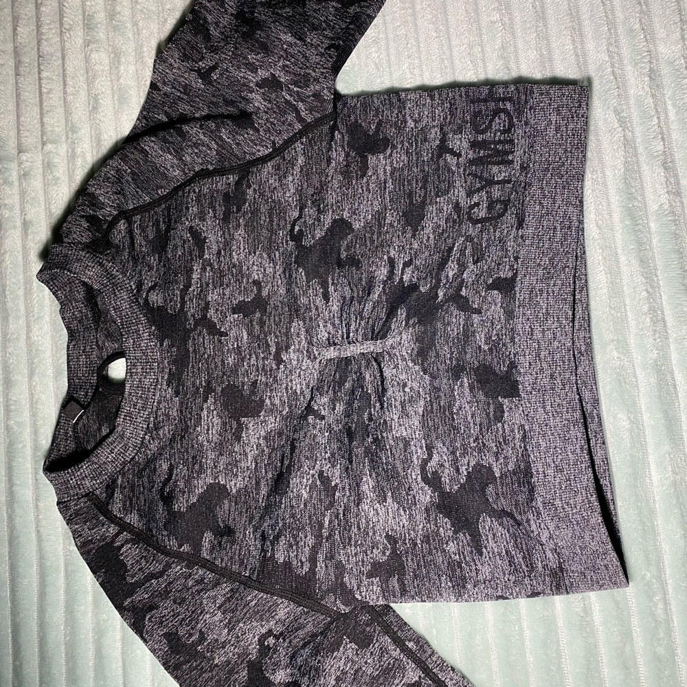 gymshark camo crop top